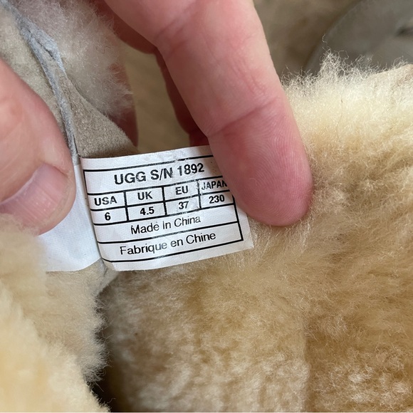 Uggs Montclair lace up boots 6 - Picture 5 of 13